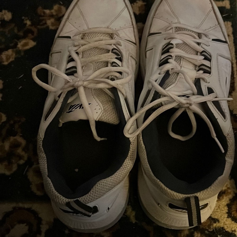 AVIA tennis shoes size 10 1/2 Medium. Men’s
